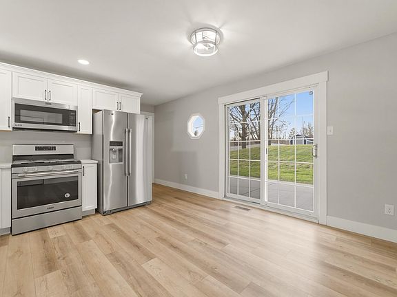 3rd image of 579 Fargo Rd