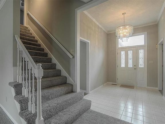 2nd image of 611 NE Saint Andrews Cir