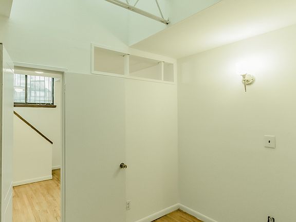2nd image of 146 E 39th St #2CC