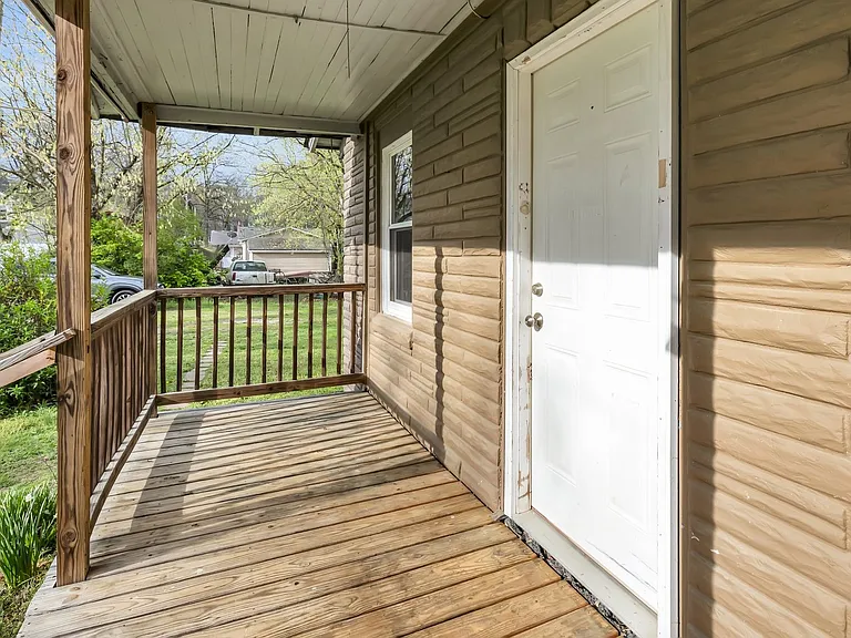 1031 Wilcox Dr — Photo 15
