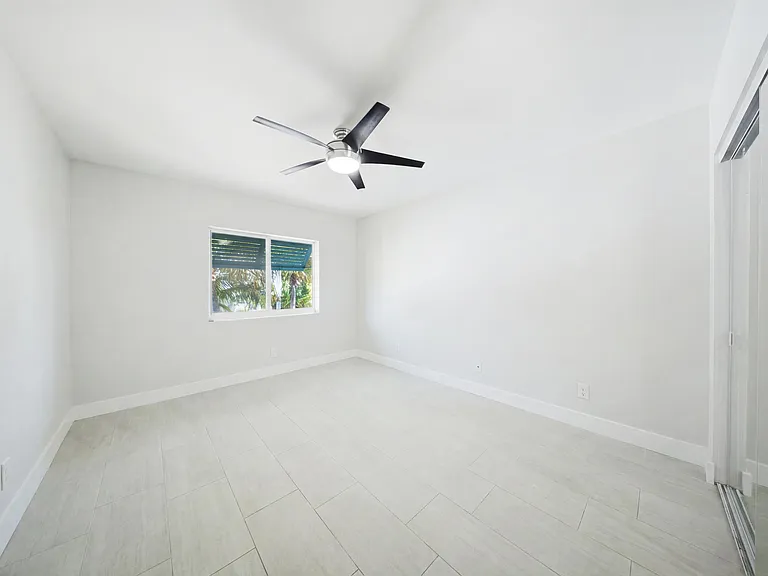 138 N Indies Dr #B — Photo 25