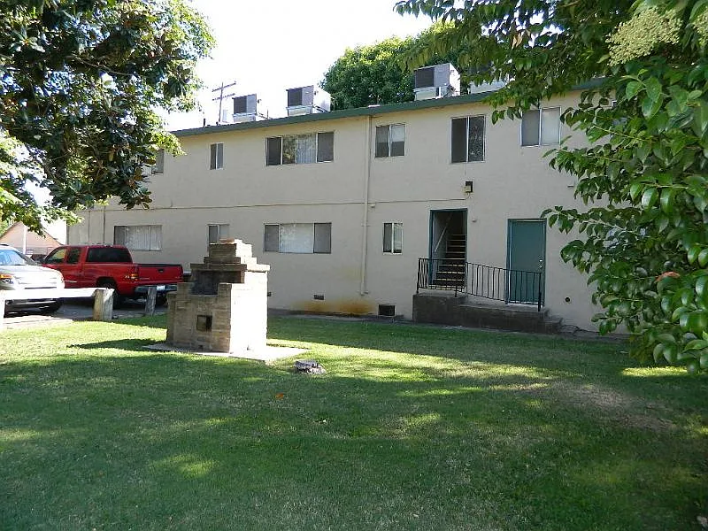 Building Photo 4