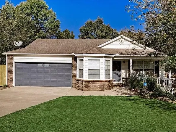 3104 W Woodridge Dr, Fayetteville, AR 72704