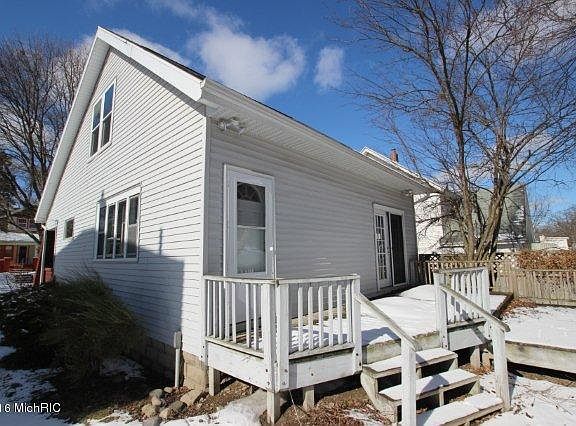3rd image of 614 Harlan Ave NE