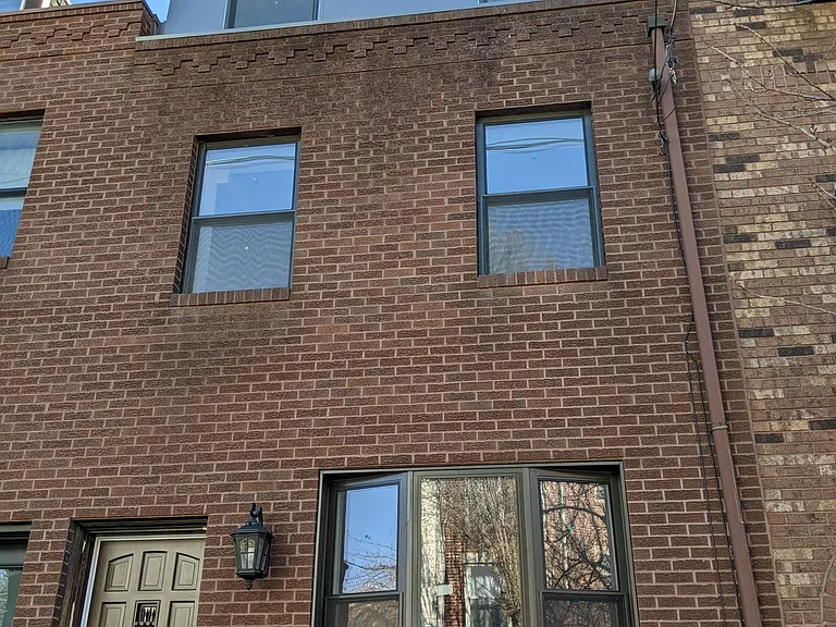 922 Catharine St — Photo 9