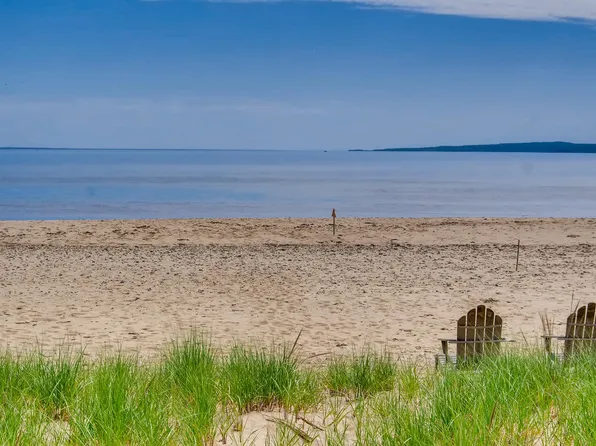 488 Lighthouse Rd, Aquinnah, MA 02535