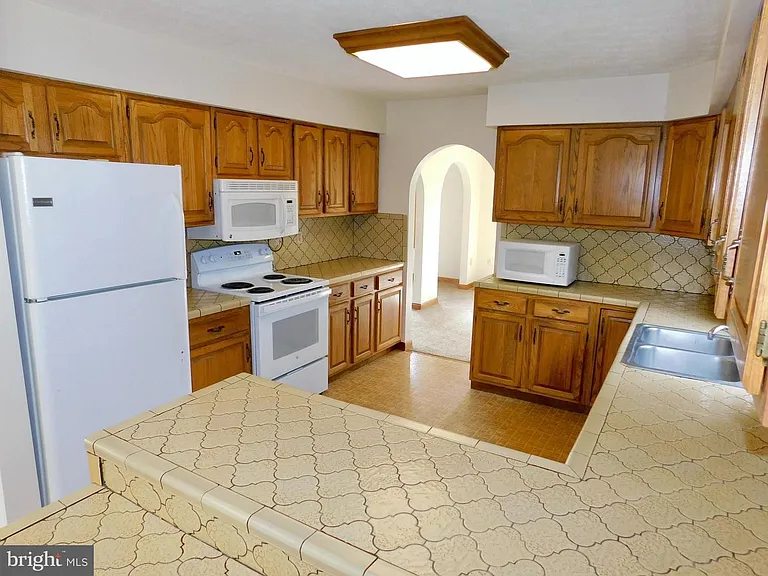 715 Shawnee Brooke Dr — Photo 3