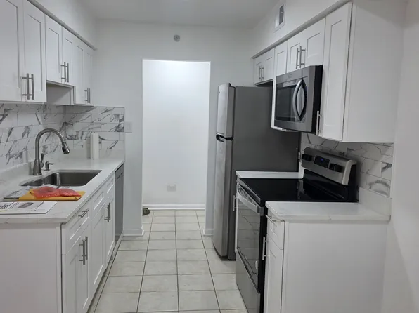 1001 Buccaneer Dr #8-03, Schaumburg, IL 60173