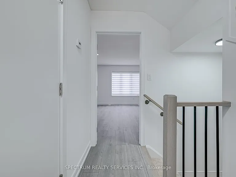 146 Blue Forest Cres — Photo 8
