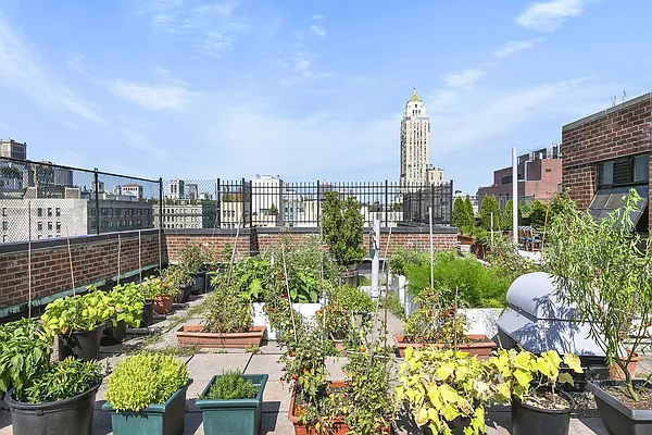 Sold by Compass | media 9