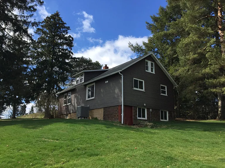 539 1/2 Scott Ridge Rd — Photo 2