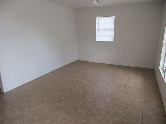 2nd image of 105 W Avenue A