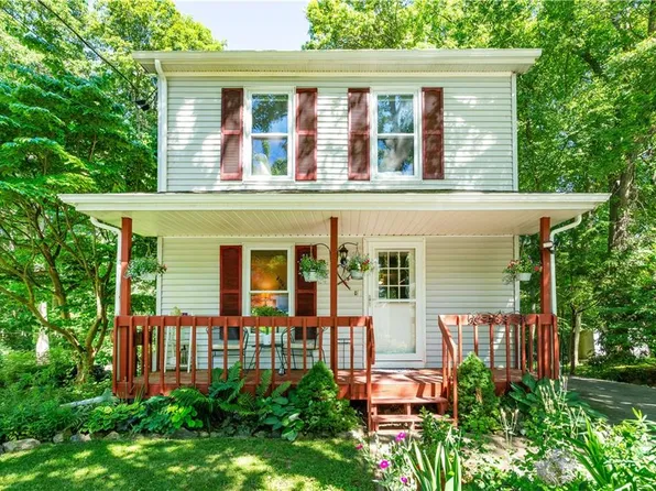 50 Lakeview Ave, Lincoln, RI 02865