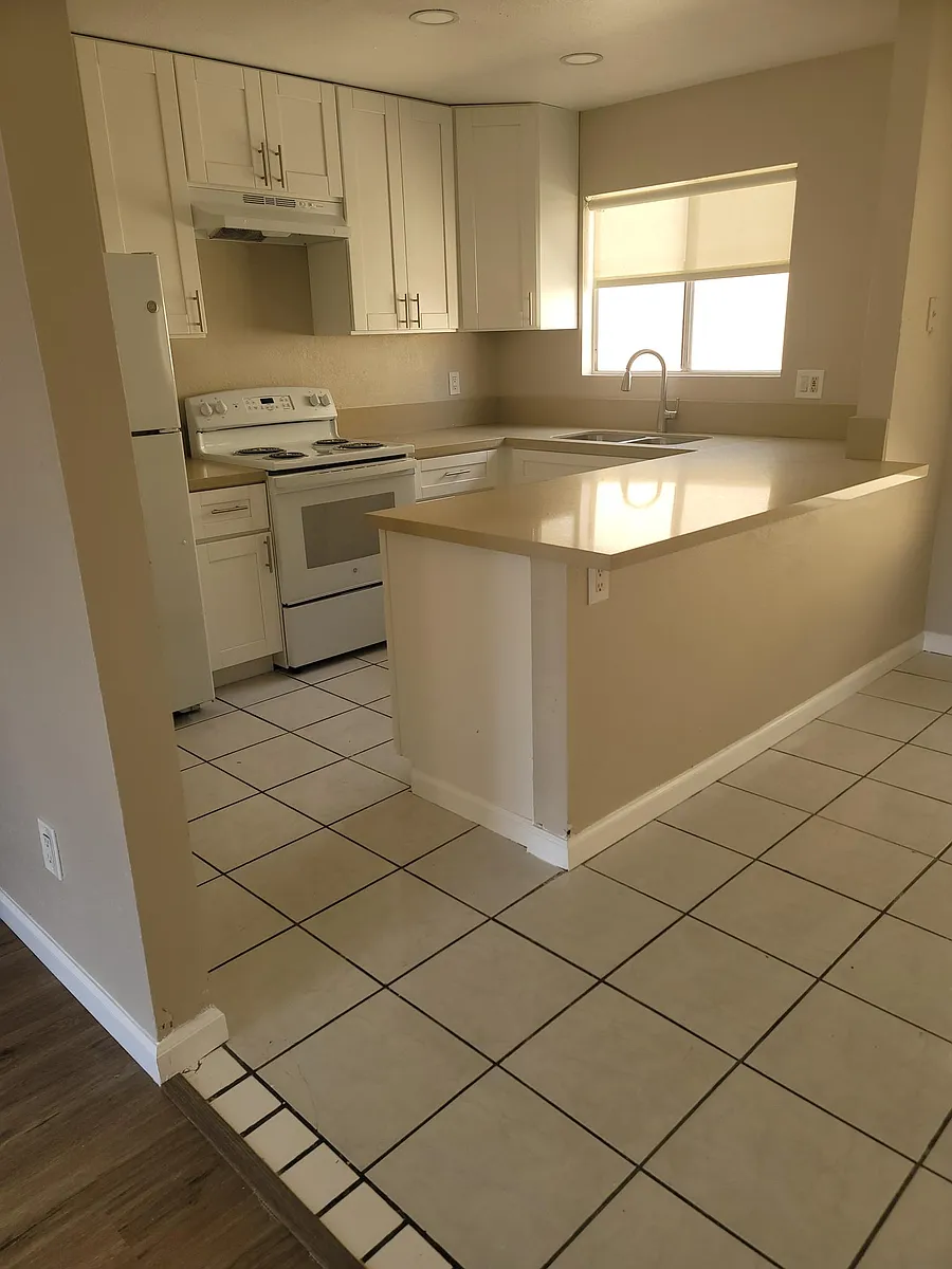 kitchen - 1633 Pentecost Way #6