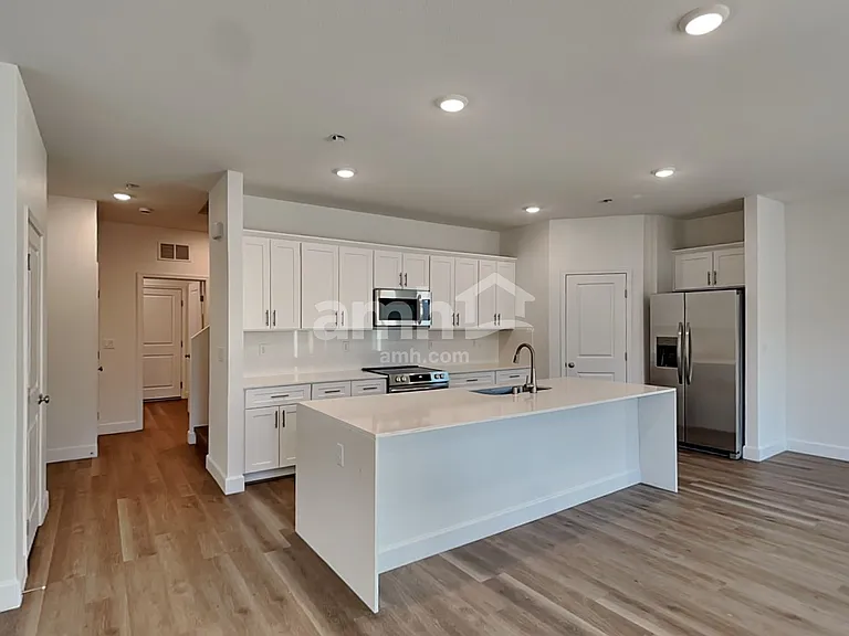6411 Rush Ave — Photo 4