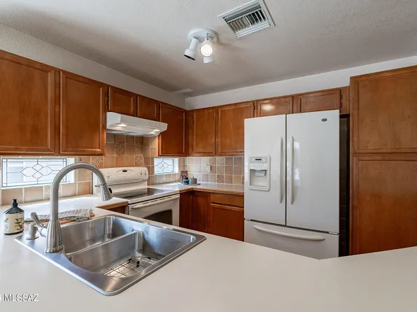 8064 N Highcountry Ave, Tucson, AZ 85741
