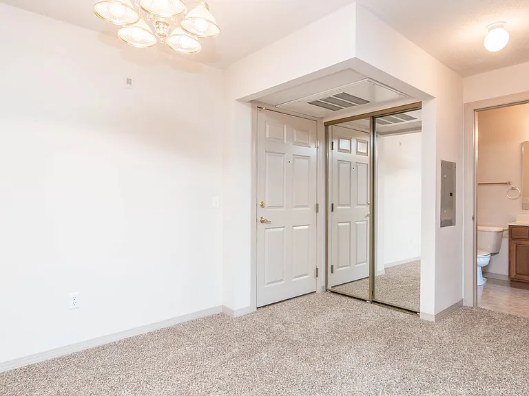 LEXINGTON ESTATES — Photo 36