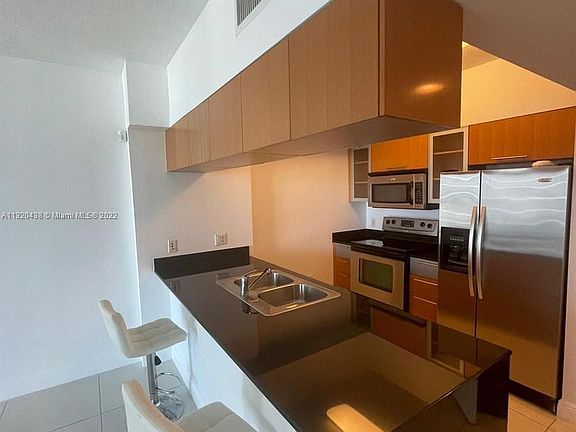 4th image of 1750 N Bayshore Dr APT 4609