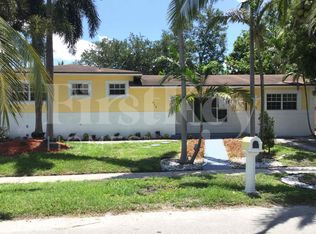 810 NW 186th Dr, Miami Gardens, FL 33169