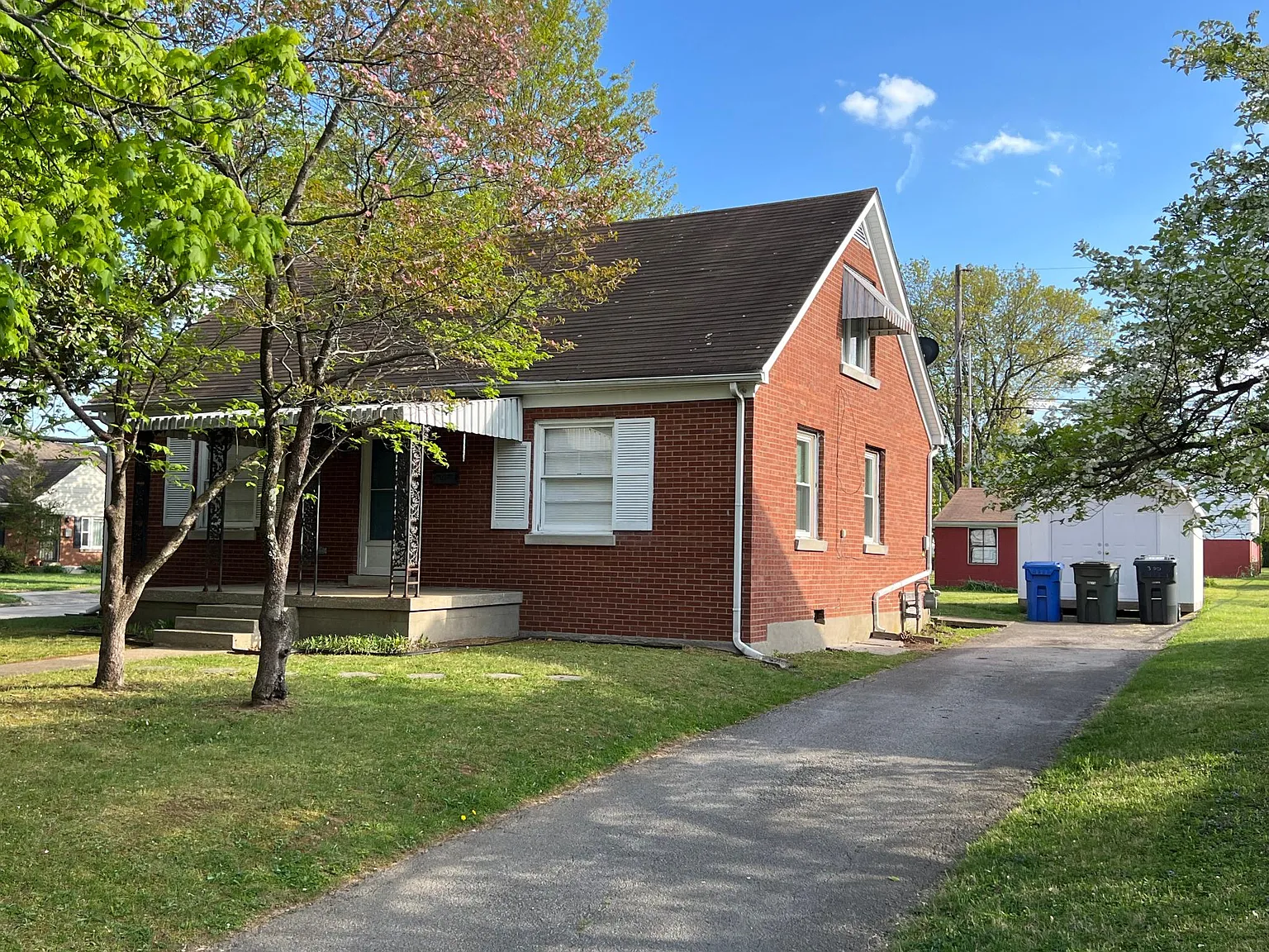 300 Stratford Drive — Photo 3