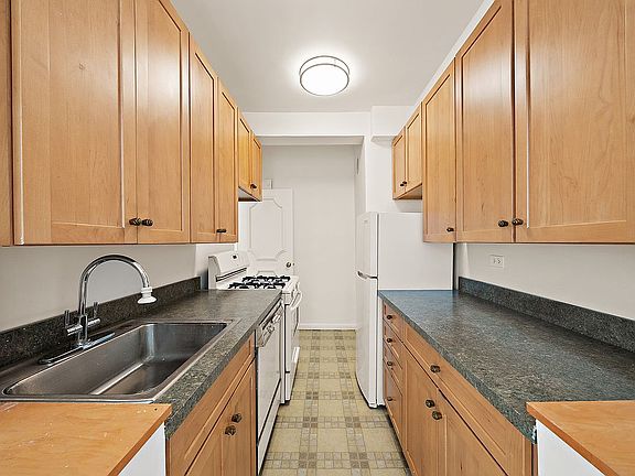 3rd image of 11 5th Ave #9V
