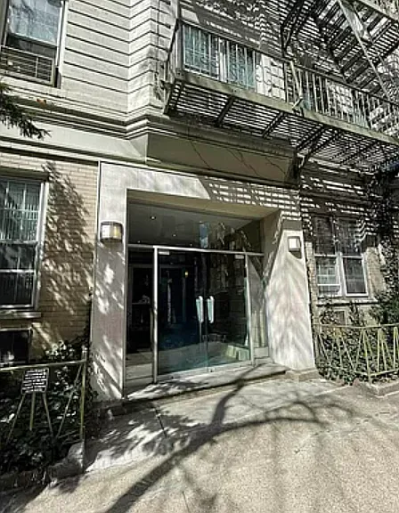 55 Perry St #6H — Photo 5