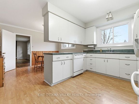 4th image of 12 Claremount Rd