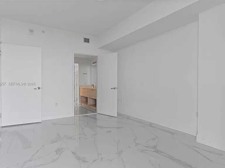 16385 Biscayne Blvd #717 — Photo 34