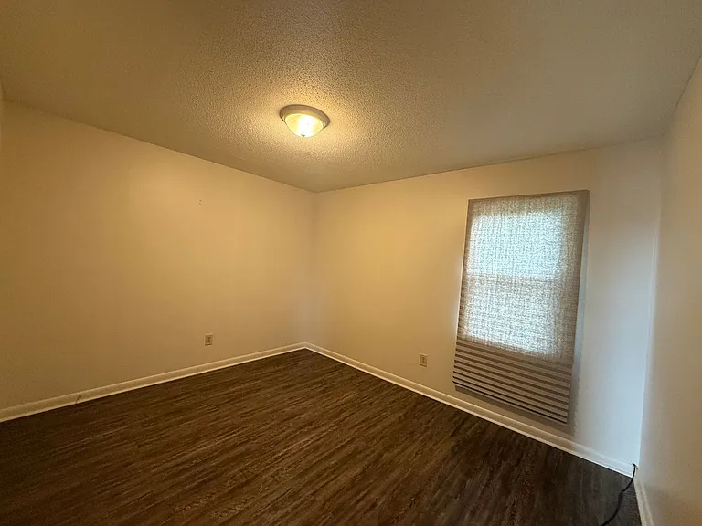 605 Adelle St SW — Photo 10