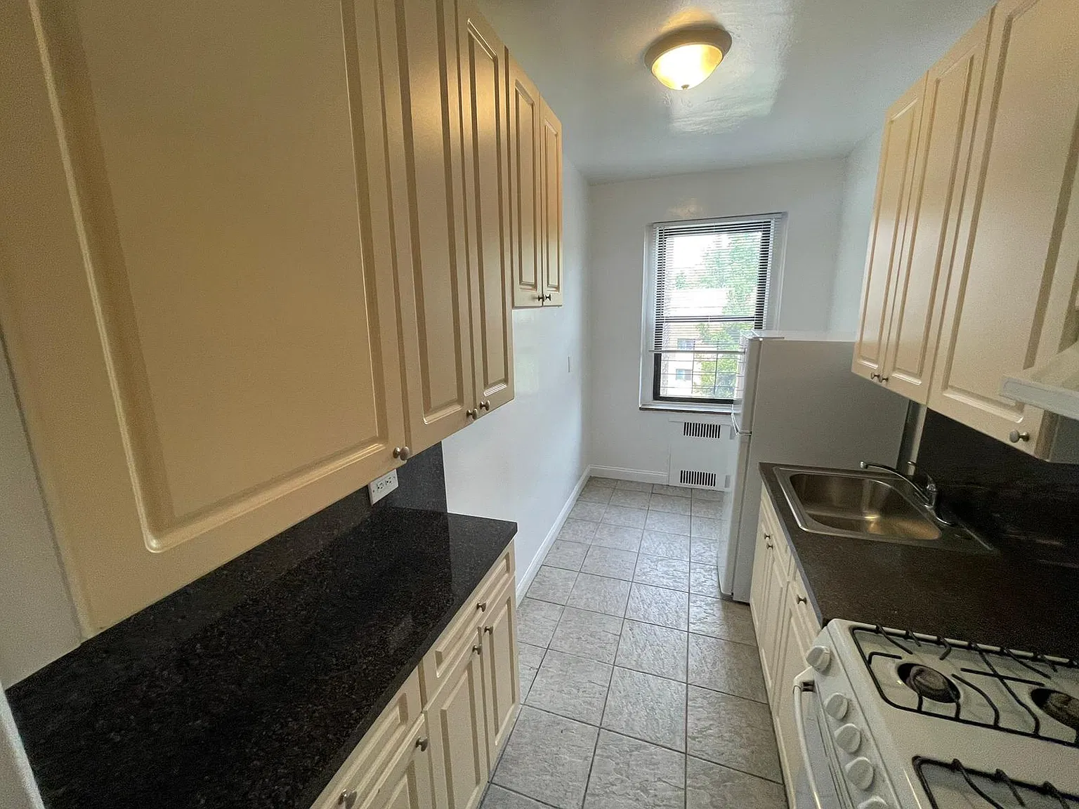 17290 Highland Ave — Photo 3