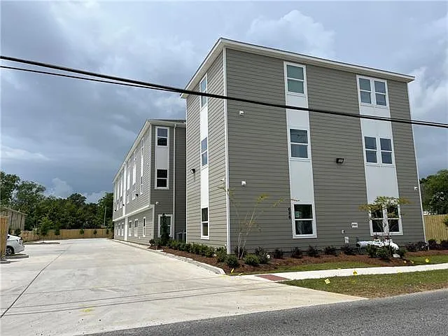 686 Central Ave #304