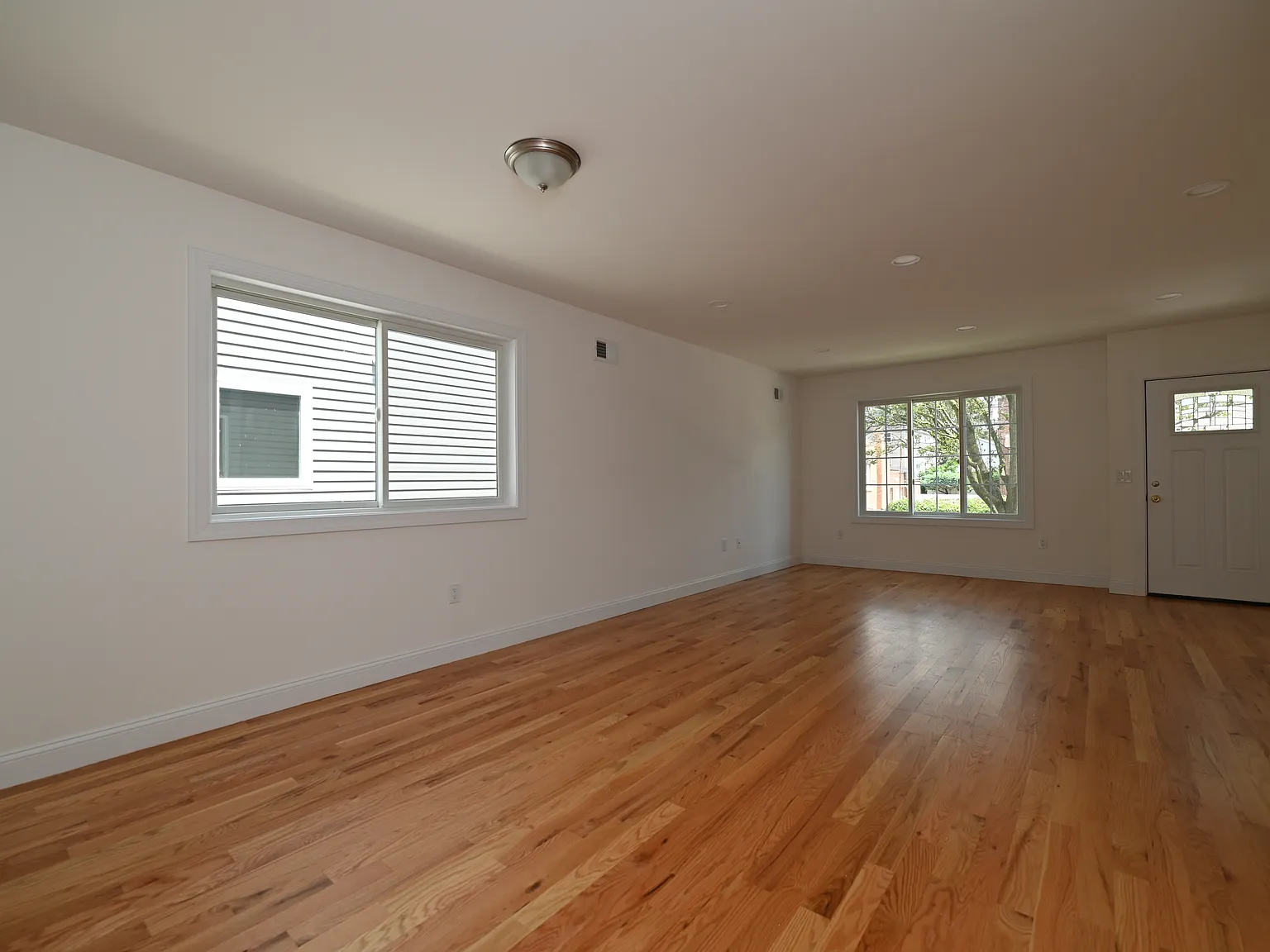 3 bed, 900 sqft, $3,500 — Photo 4