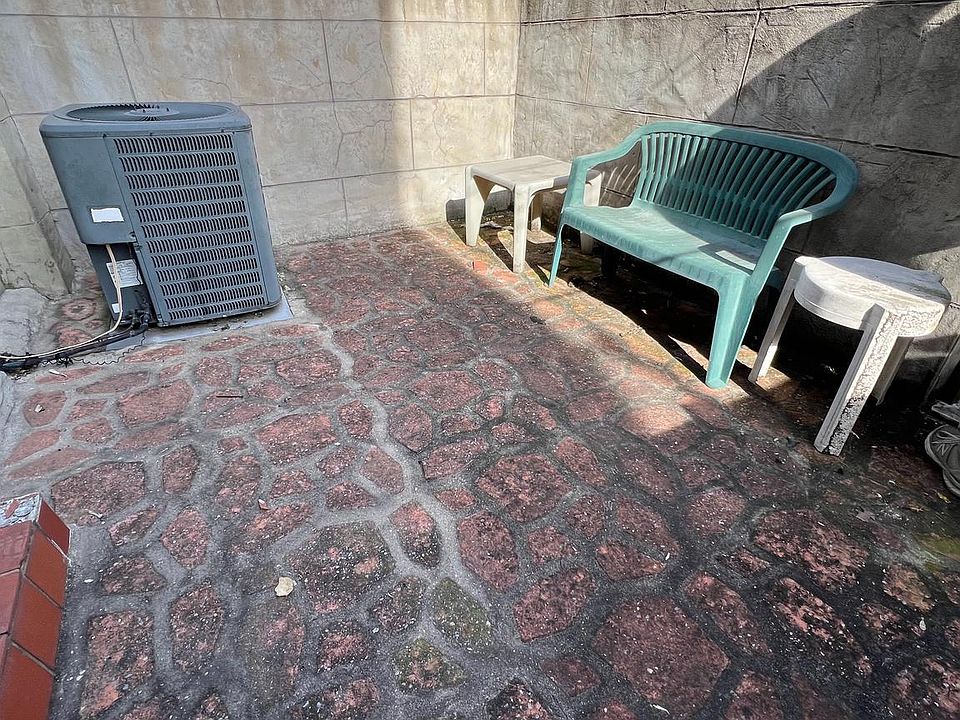 2nd image of 2611 S Beulah St
