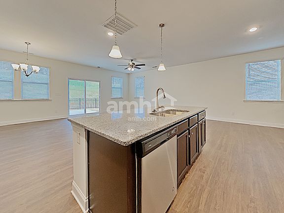 4th image of 117 Hamilton Park Dr