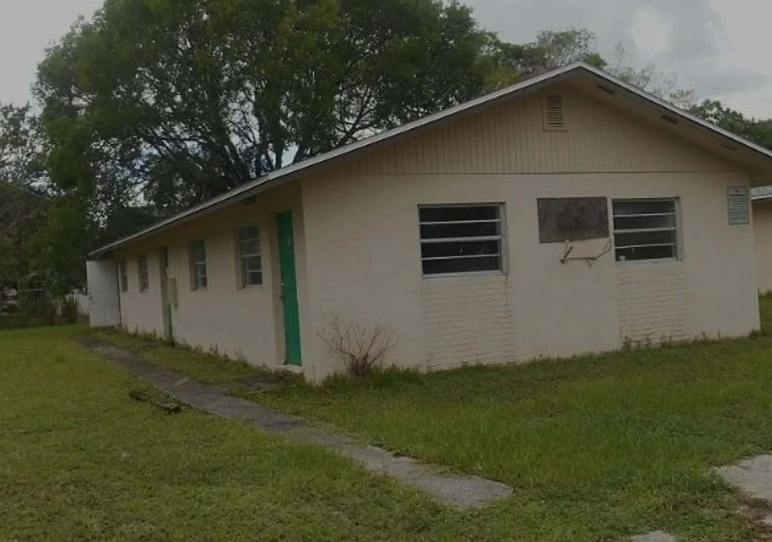 Fort Myers ** 2 Bed-1 Bath Unfurnished First Floor Apartment Available For A Long-Term Tenant ** ... — Photo 1