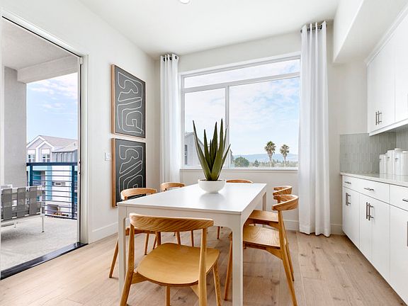 Cozy cafe area for casual or formal dining