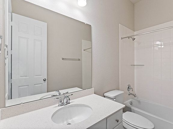 1911 Fossil Ridge Drive Interior Image 5