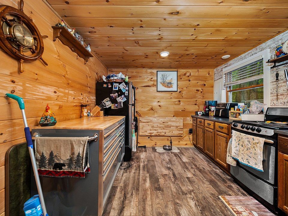 2209 Beals Lake Dr, East Jordan, MI 49727 MLS 1917163 Zillow