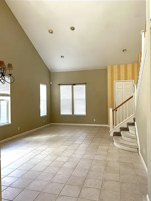 4 bed, 2710 sqft, $7,900 — Photo 4