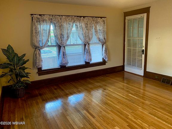 4th image of 349 Woodland Ave