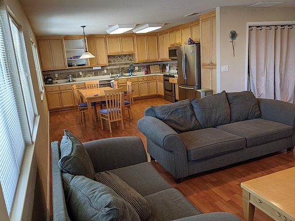 4th image of 1499 Essex St #C