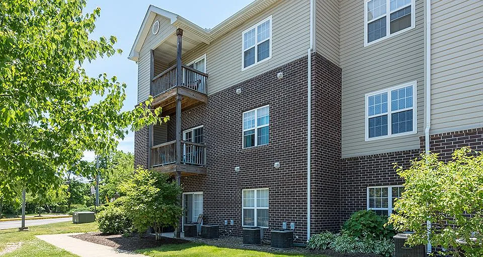 60 Hunt Club Dr #304