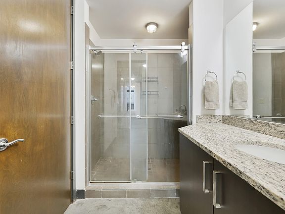 4th image of 1510 Demonbreun St #906