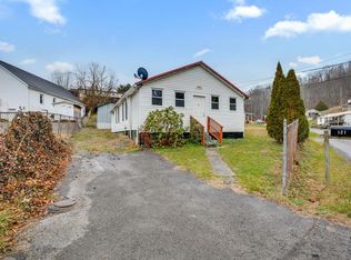 121 Golden Rd, Richlands, VA 24641