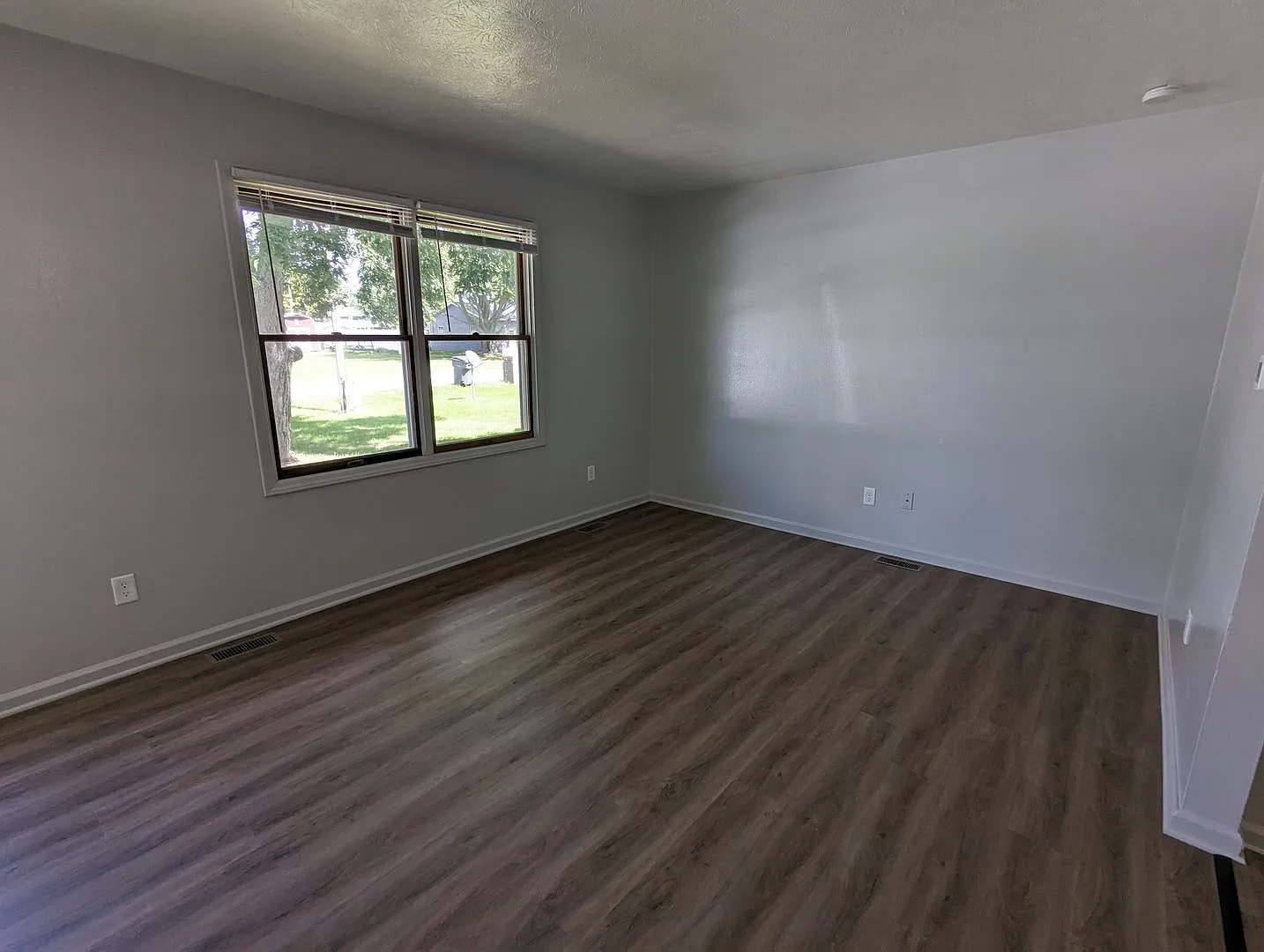 403 E. Palm Drive — Photo 3