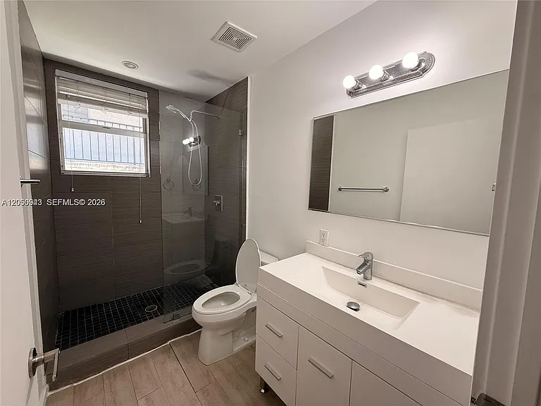 1611 Meridian Ave #202 — Photo 5