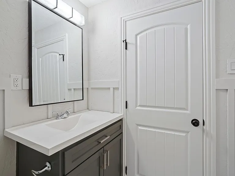 122 Hollywood Ave — Photo 12