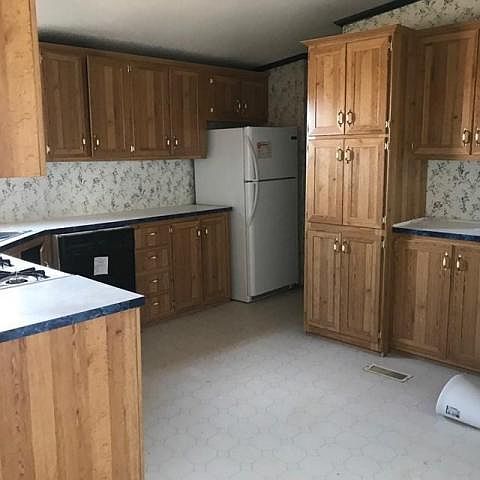 2nd image of 31 Sunset Rd #2