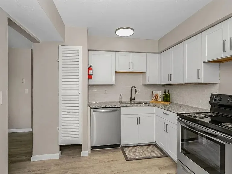 Finneytown Apartments & Townhomes — Photo 3