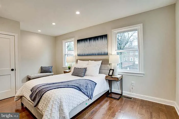 809 Taylor St NE — Photo 4